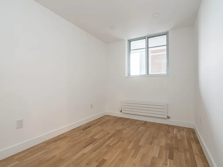 230 Oak St — Photo 32