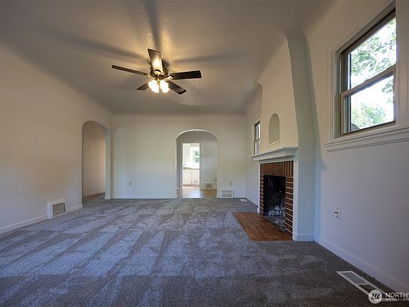 3rd image of 1030 N Clinton Street