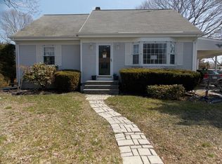 10 Diane St, Acushnet, MA 02743
