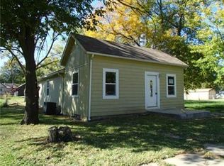738 S Cherry St, Ottawa, KS 66067
