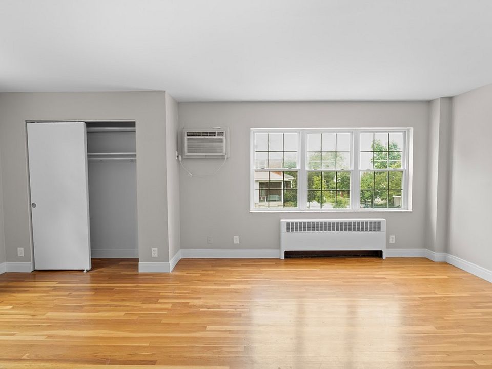 1st image of 2881 Minto Ave #2