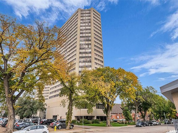 2nd image of 424 Spadina Cres E #470
