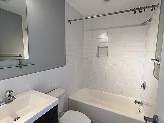 5th image of 533 N Budd St #3B