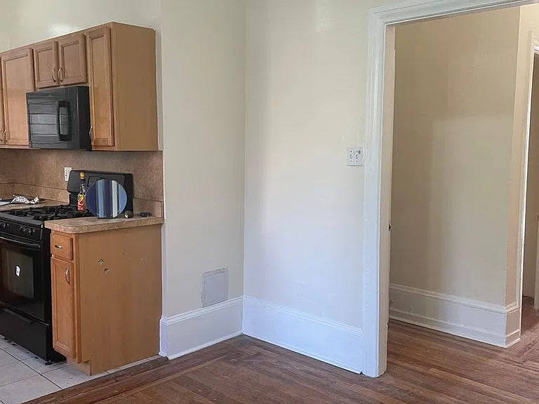 505-07 South 42nd St — Photo 15