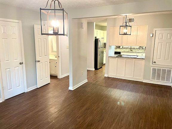 4th image of 100 Pine Lake Pl #128