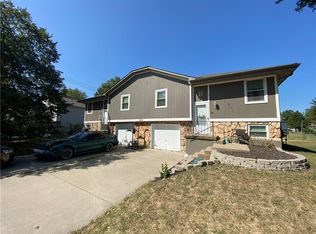 1202 SE 3rd Ter, Lees Summit, MO 64063