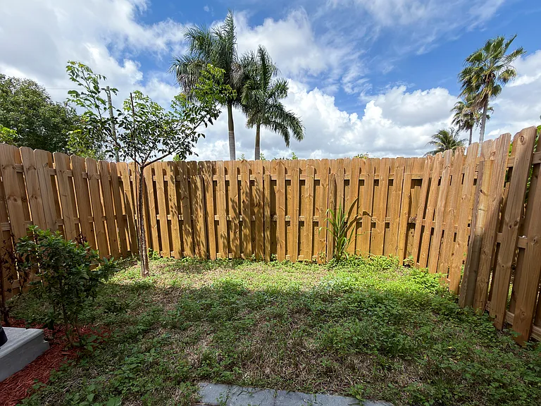 132 NW 10th Pl — Photo 19