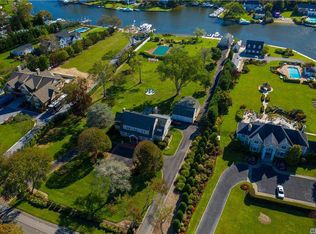38 Garner Ln, Bay Shore, NY 11706