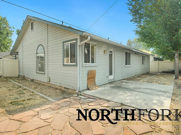 1421 S Michigan Ln — Photo 13