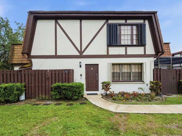 105 Weybridge Circle #A, Royal Palm Beach, FL 33411