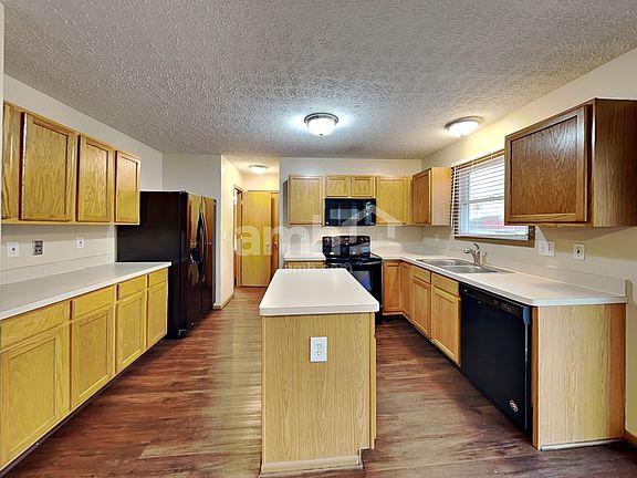3rd image of 1840 Pine Grove Pl