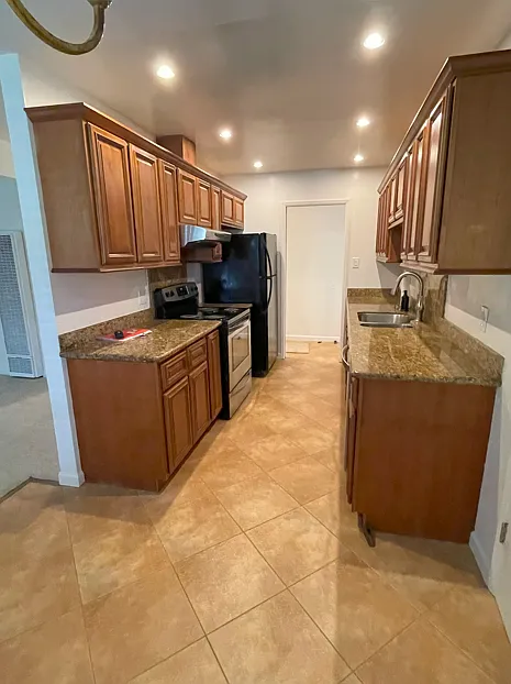 3 bed, 950 sqft, $3,680 — Photo 4