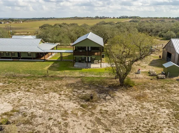 698 Hilbrich Rd, Westhoff, TX 77994