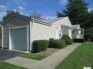 401 Bentley Ct S, Saint James, NY 11780