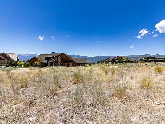 3rd image of 1067 E Chimney Rock Rd