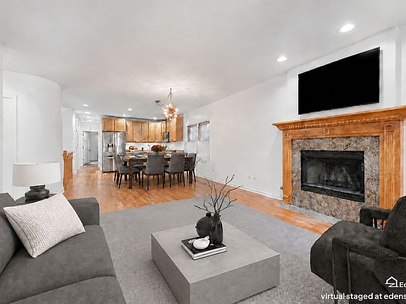 2nd image of 1450 W Erie St APT 1E