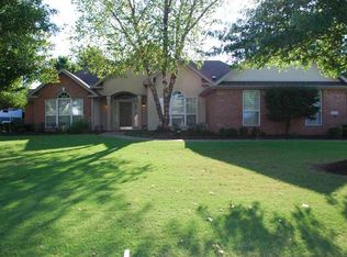 2054 N Barrington Dr, Fayetteville, AR 72701