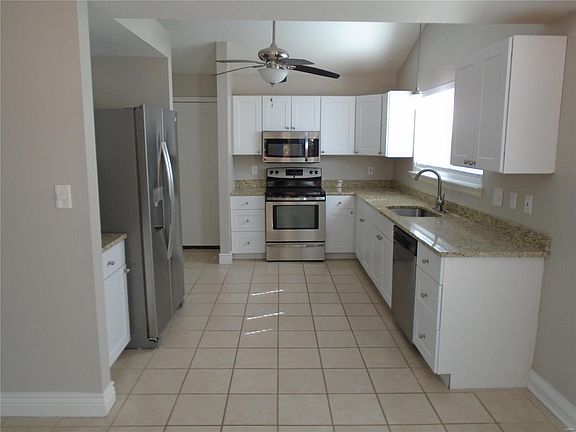 3rd image of 317 Oak Park Village Dr