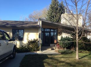1110 S Highland Acres Rd, Bismarck, ND 58501