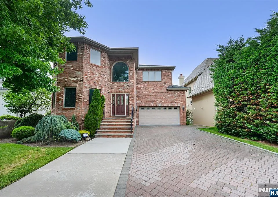 1056 Edgewood Ln