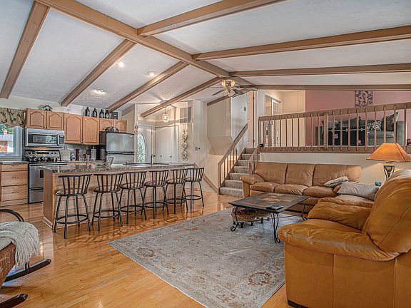 4th image of 3849 Maple Ln
