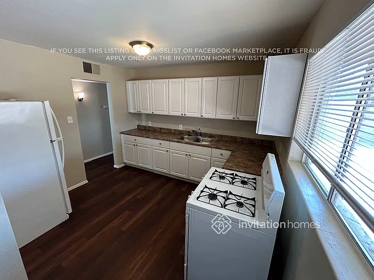 2928 W San Juan Ave — Photo 3
