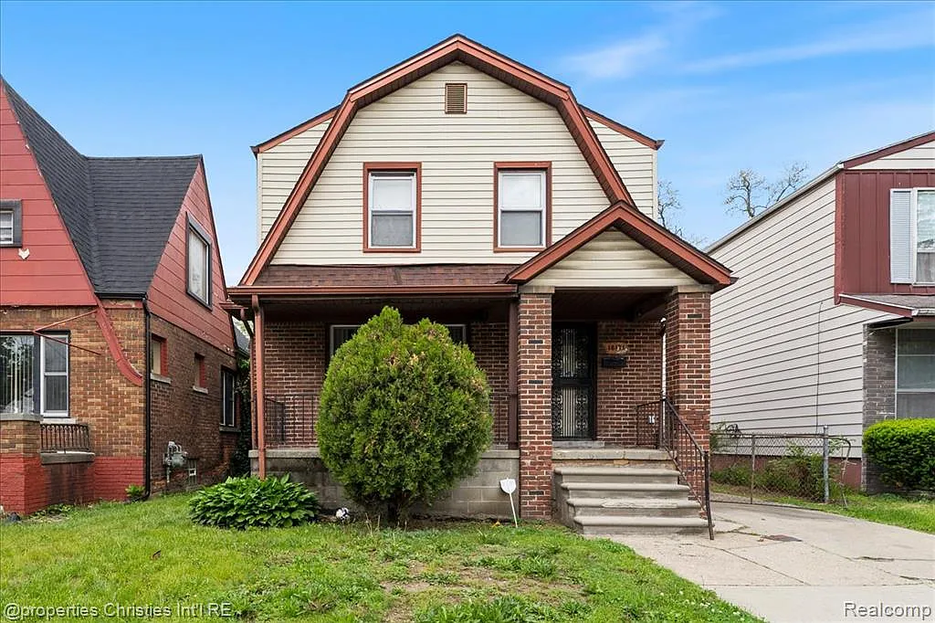 3 bed, 1.5 bath, 1456 sqft, $1,350 — Photo 1