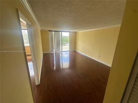 496 NW 165th Street Rd