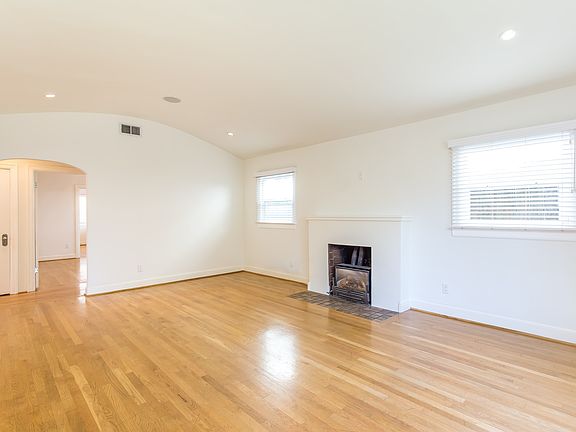 LIVING ROOM - FIREPLACE VIEW