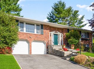 33 Sycamore Ln, Irvington, NY 10533