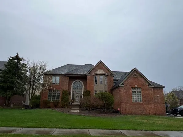 6859 Carlyle Xing, West Bloomfield, MI 48322