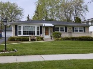 1716 W Martin Ln, Mount Prospect, IL 60056