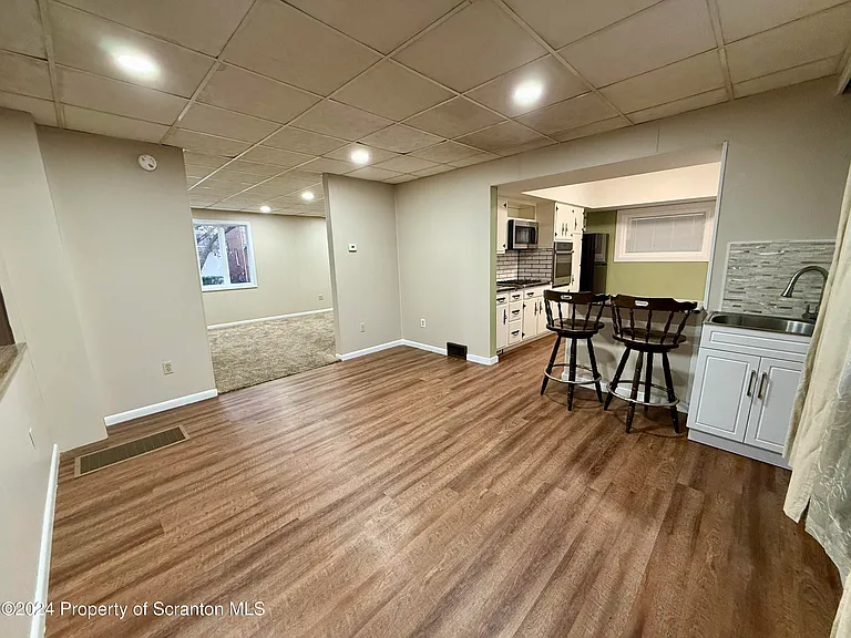 22 N Goodwin Ave — Photo 7