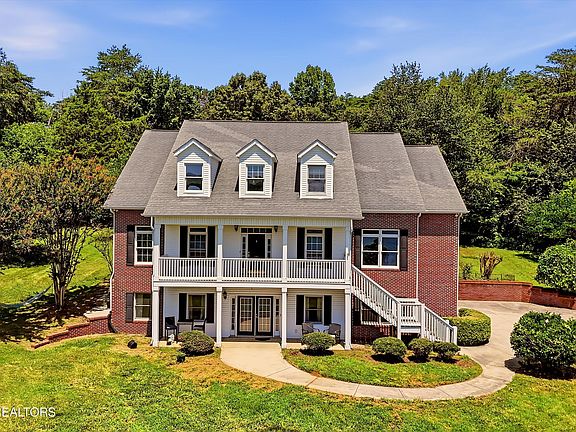 2nd image of 1143 Jenkins Ln