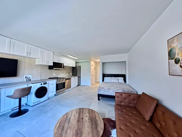 1540 Haro St — Photo 2