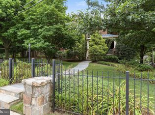 4082 Lorcom Ln, Arlington, VA 22207