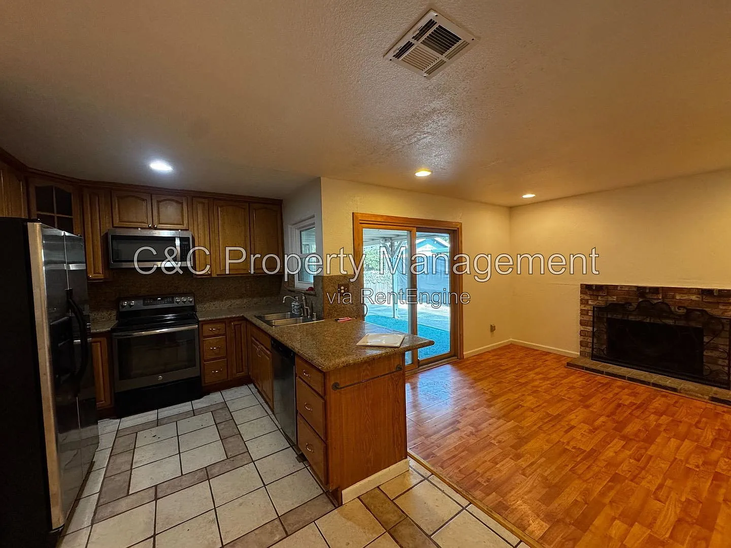 3 bed, 2.0 bath, 1186 sqft, $3,000 — Photo 3