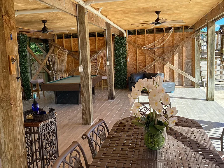 Phlox Dr — Photo 2