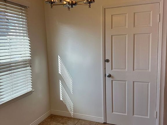 4th image of 1601 W Victory Blvd