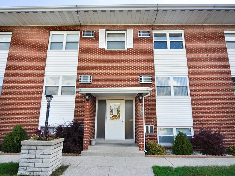 10029 Kennedy Ave — Photo 1