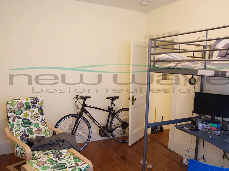 51 Queensberry St #19 — Photo 3