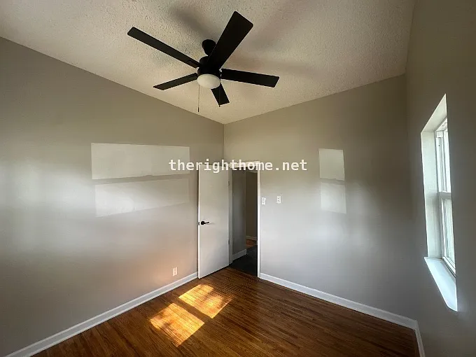 4444 N 60th St — Photo 11