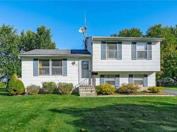 29 Hoover Pkwy, Lockport, NY 14094