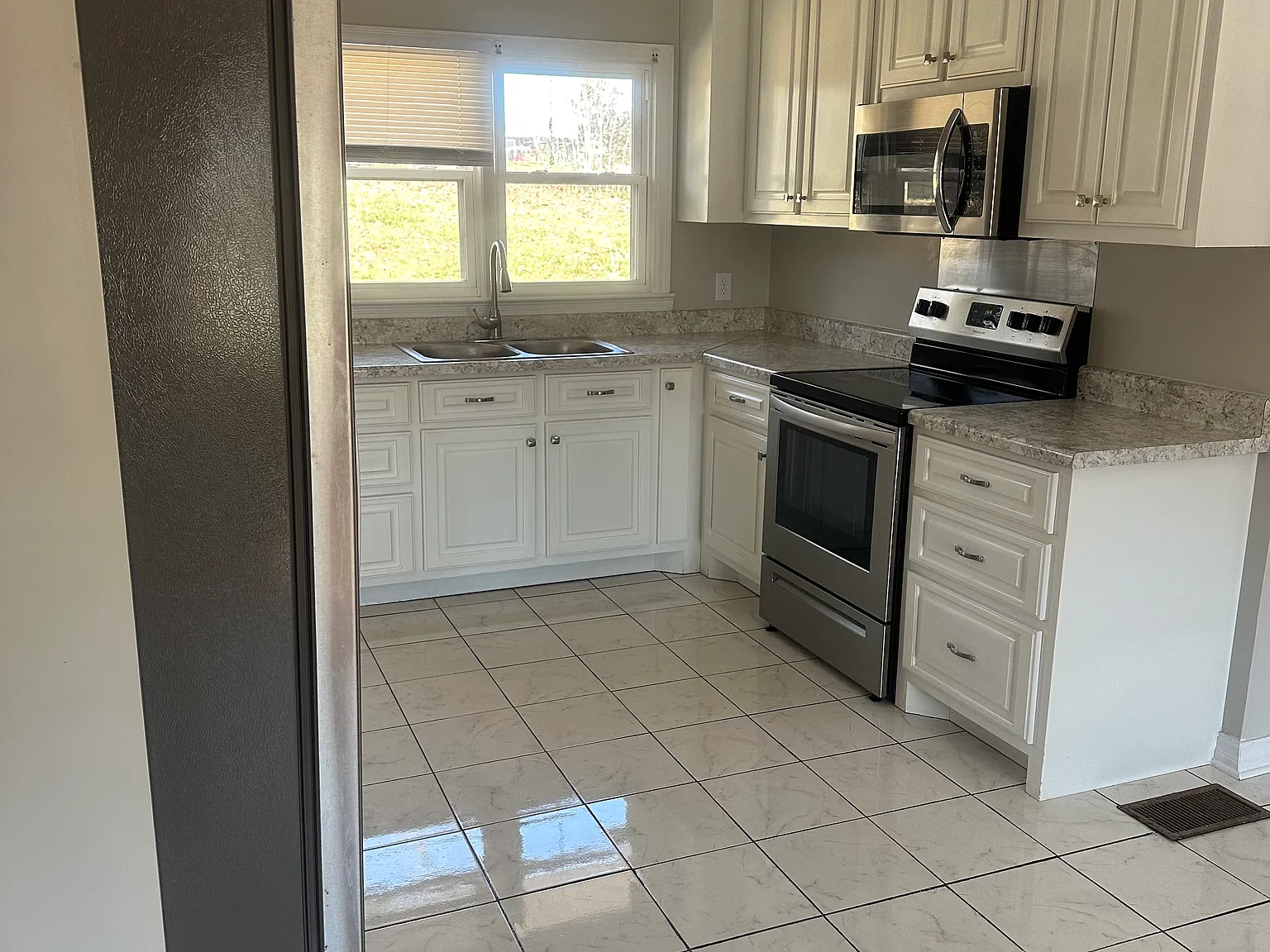 3004 McGee St — Photo 2