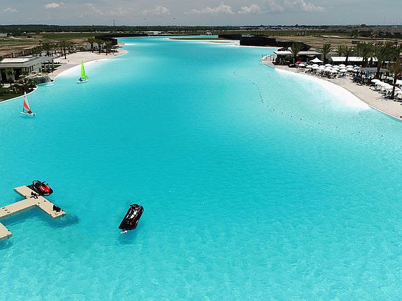 Dive into the heart of the most exciting entertainment district in Texas. The 12-acre Lago Mar crys
