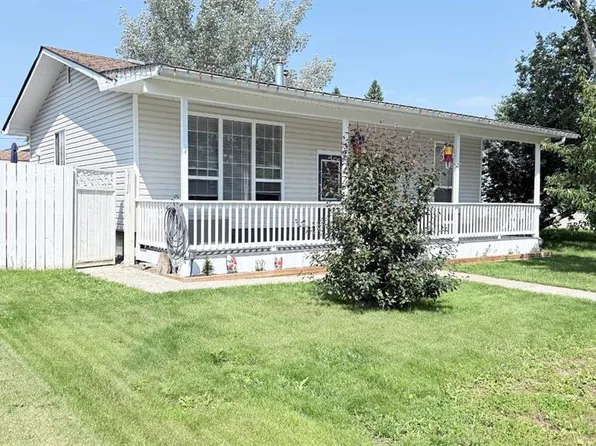 90 4th St E, Lashburn, SK S0M 1H0