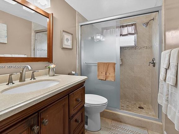 4th image of 180 NE 12th Ave APT 15B