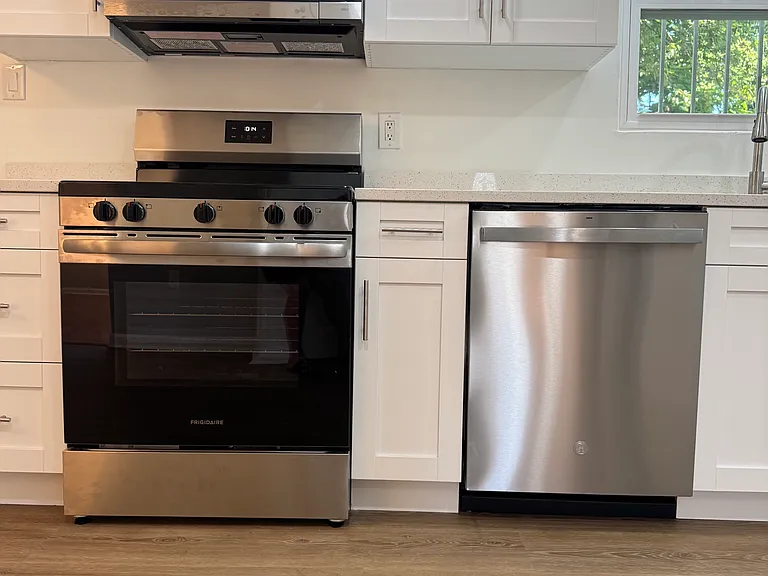 900 Nadine Ct — Photo 6