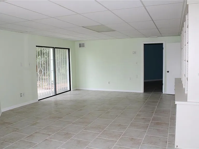5828 Oakhurst Dr — Photo 4
