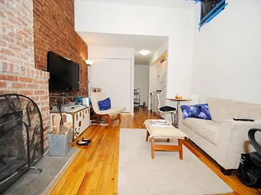 Rented by Buchbinder & Warren | media 9